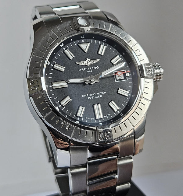 Breitling Avenger Automatic 43 - Men's Watch  - Ref. A17318101B1A1