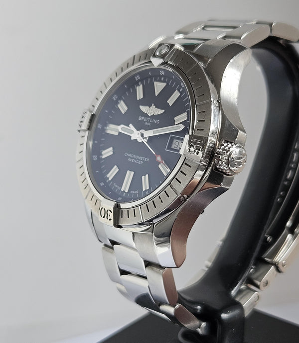 Breitling Avenger Automatic 43 - Men's Watch  - Ref. A17318101B1A1