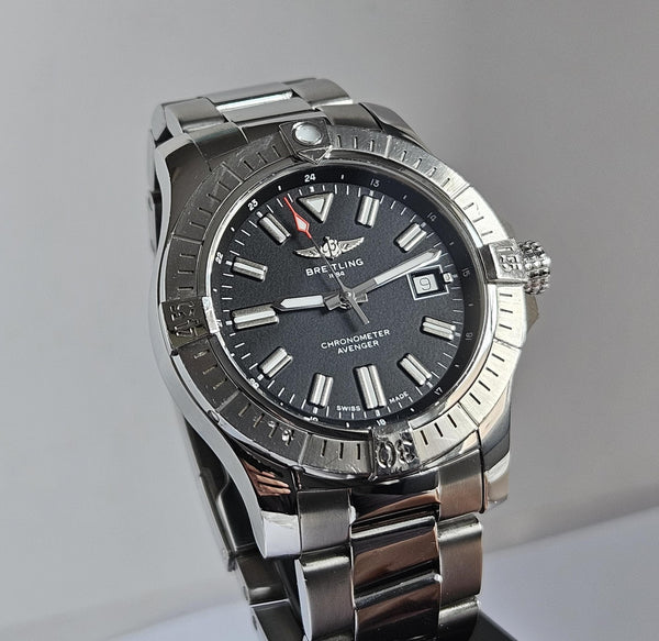 Breitling Avenger Automatic 43 - Men's Watch  - Ref. A17318101B1A1